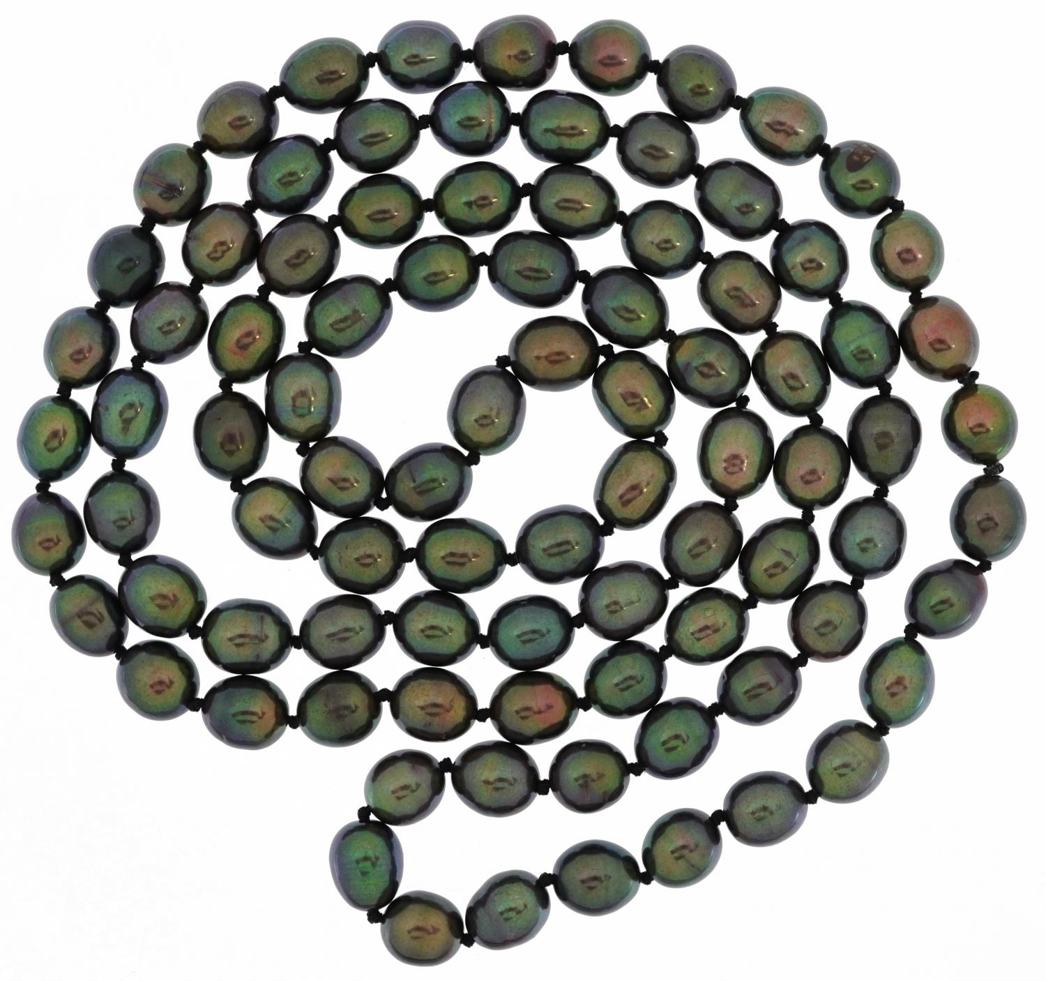 Peacock colour cultured pearl necklace, 94cm in length, 82.8g - Image 2 of 2
