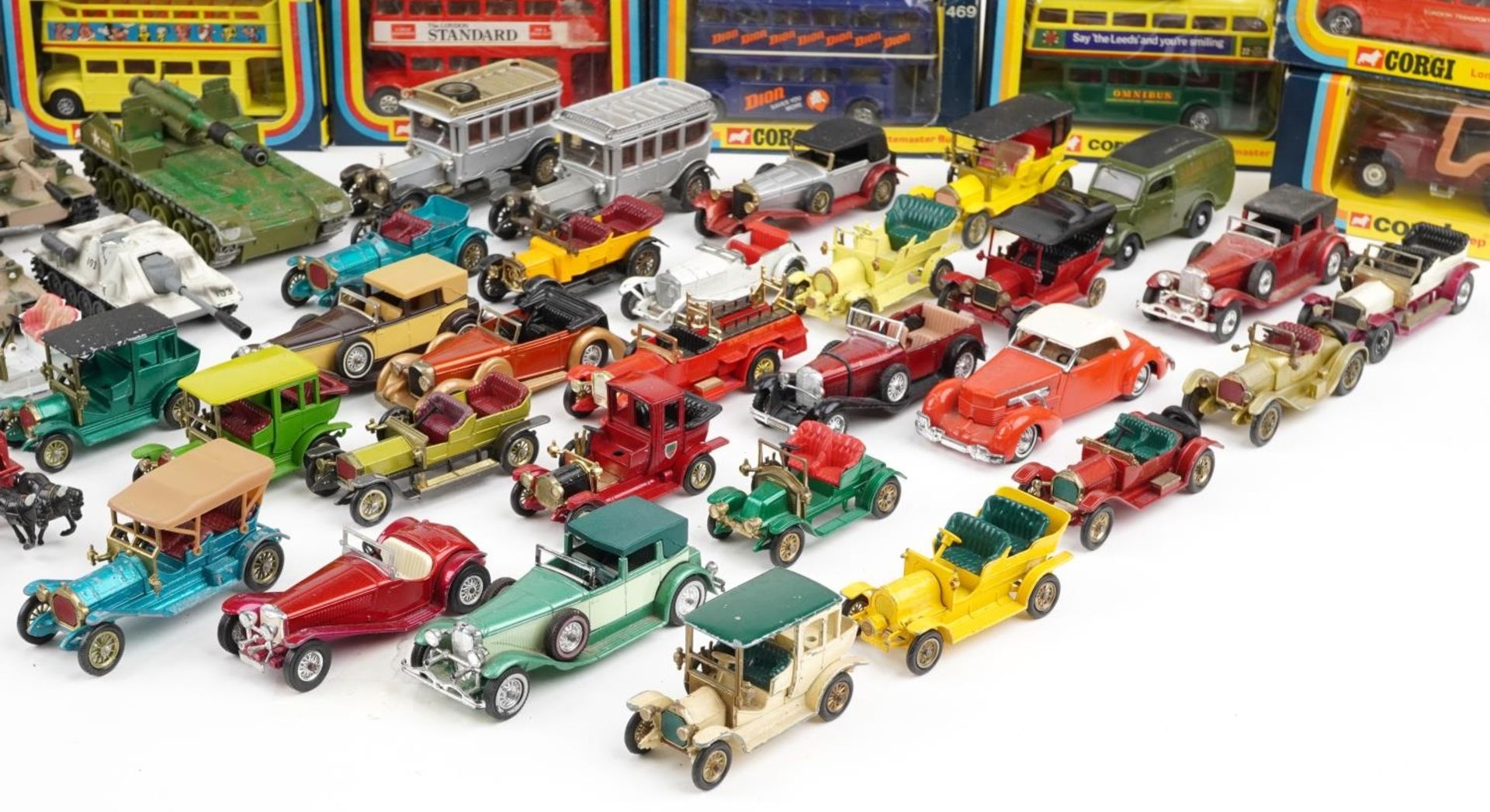 Vintage and later diecast vehicles, some with boxes including Corgi advertising and Dinky army - Bild 5 aus 5