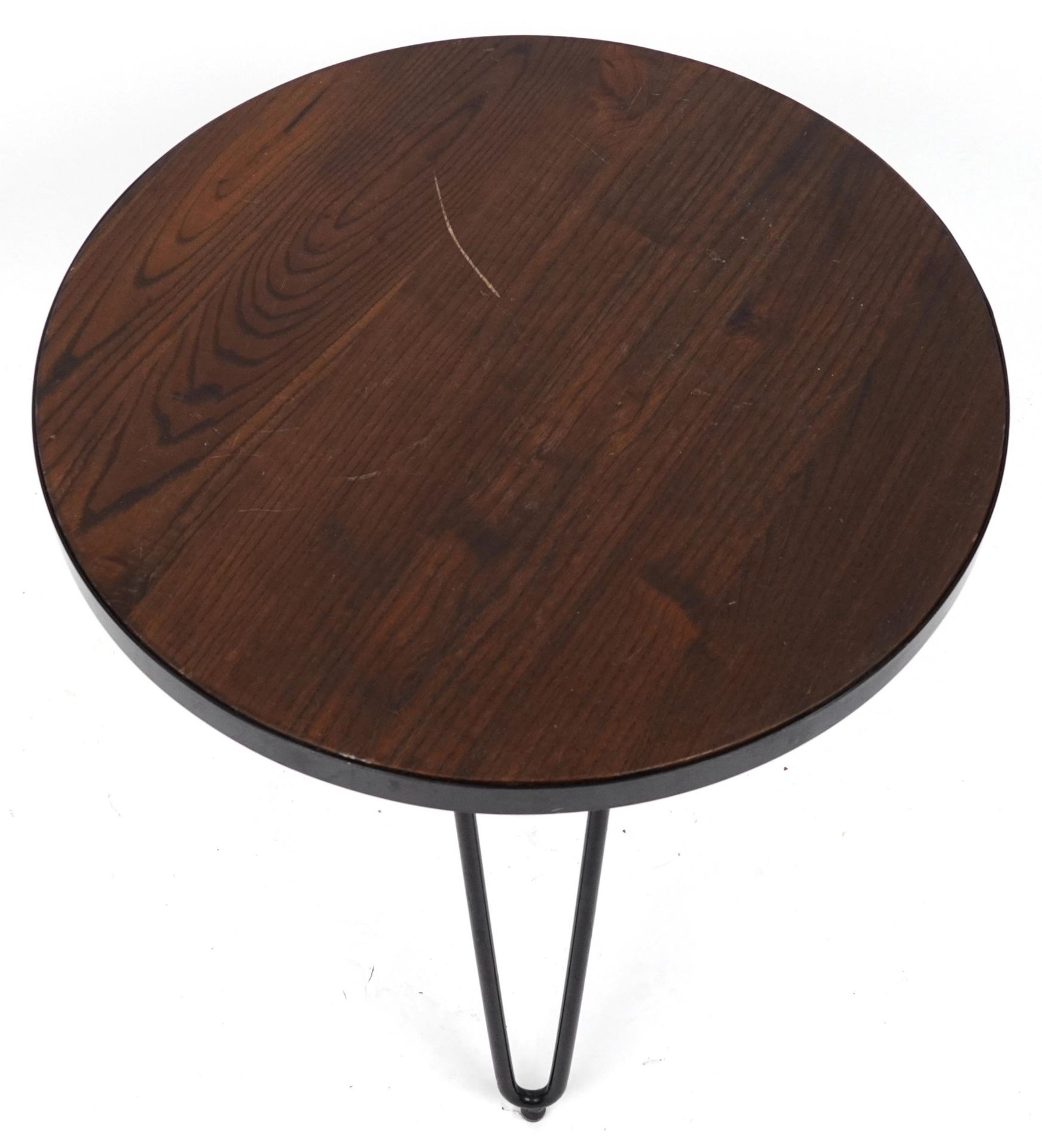 Industrial circular hardwood and wrought iron occasional table with hairpin legs, 53.5cm high x 61cm - Bild 2 aus 3