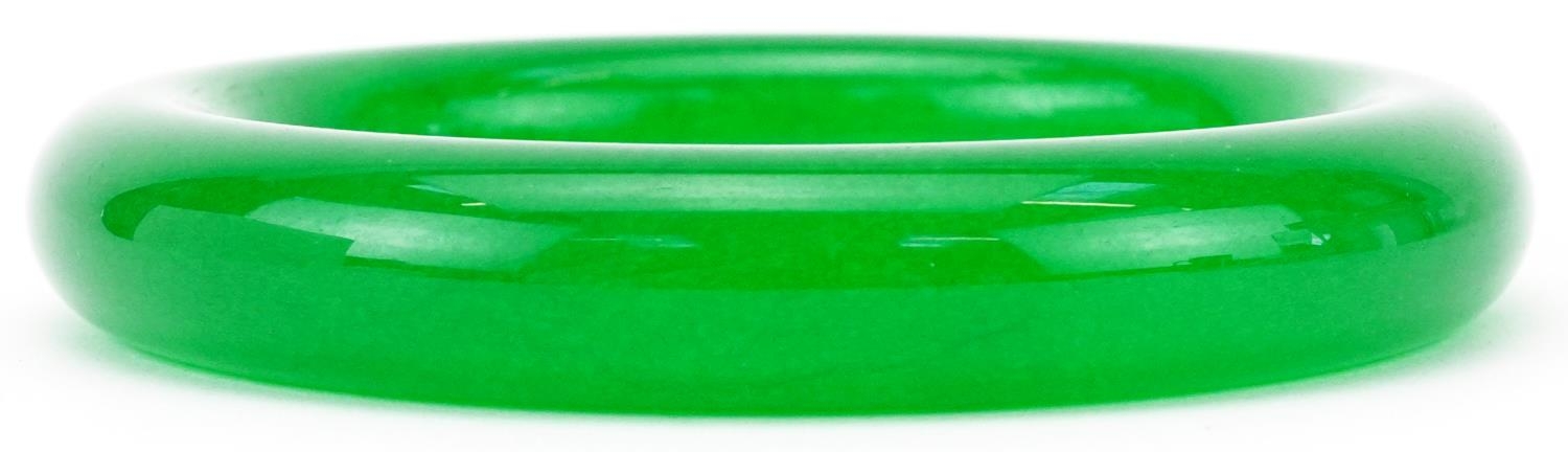 Chinese green jade bangle, 8.5cm in diameter, 74.5g - Image 2 of 3