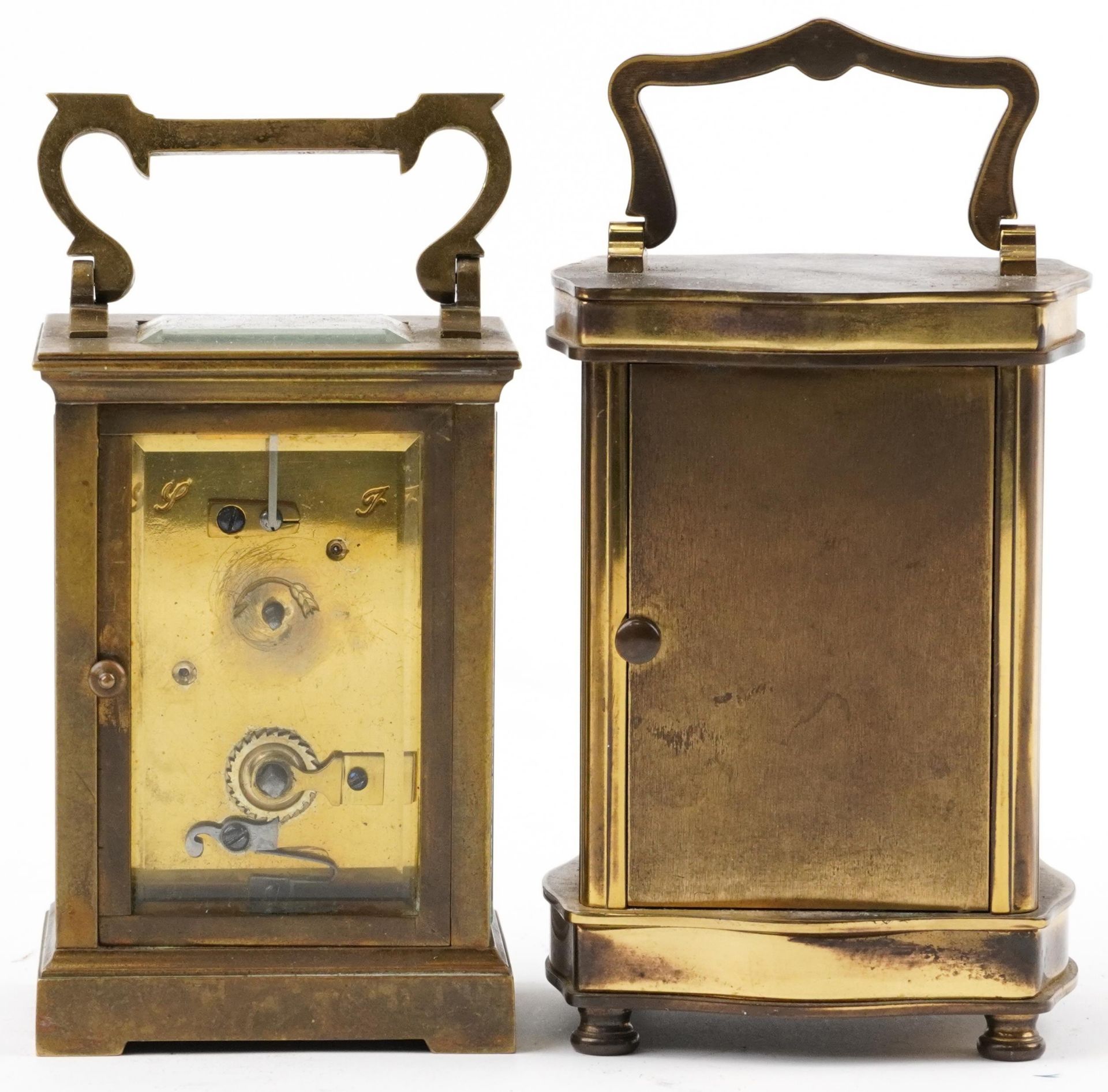 Two brass cased carriage clocks including an example with serpentine case having enamelled dial with - Bild 3 aus 5