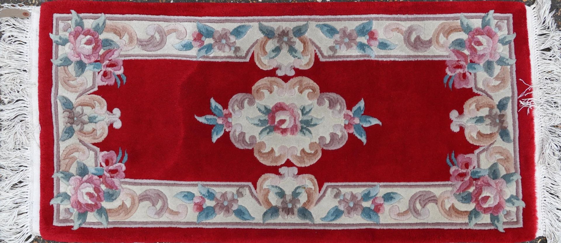 Three Chinese red ground floral rugs including a runner, the largest 255cm x 70cm - Bild 2 aus 13