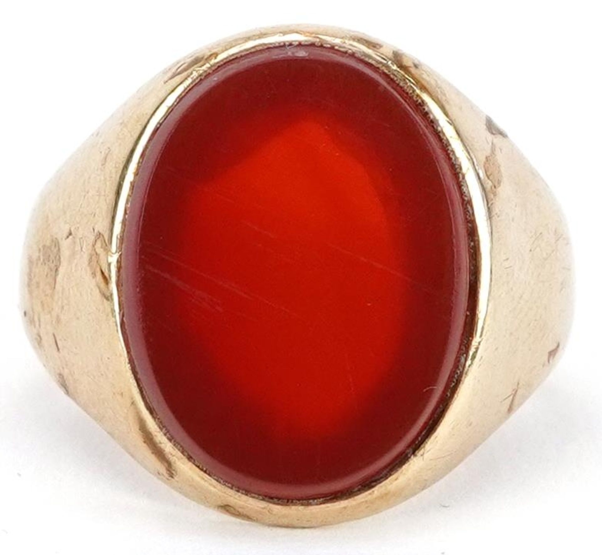 9ct gold carnelian signet ring, size Q, 7.7g