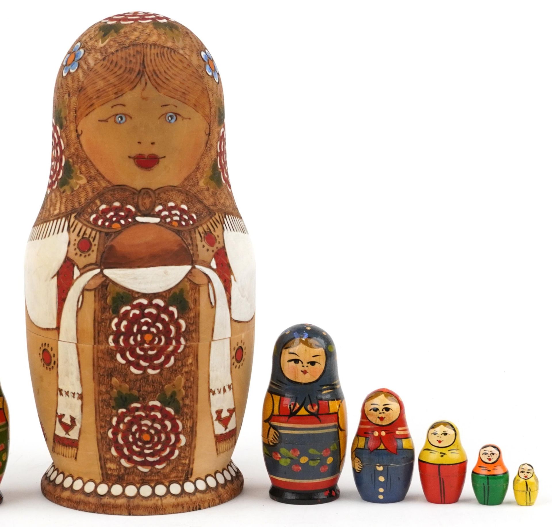 Three Russian Matryoshka stacking dolls and three lacquered eggs, the largest stacking doll hand - Bild 3 aus 3
