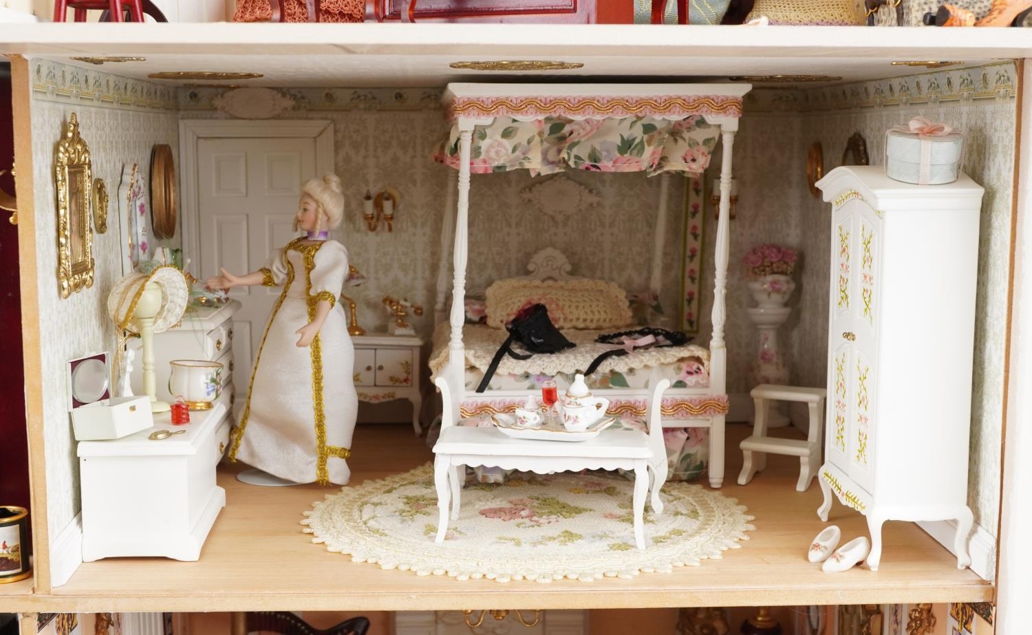 Large hand painted, hand made Georgian style wooden doll's house with electrics housing a collection - Image 5 of 15