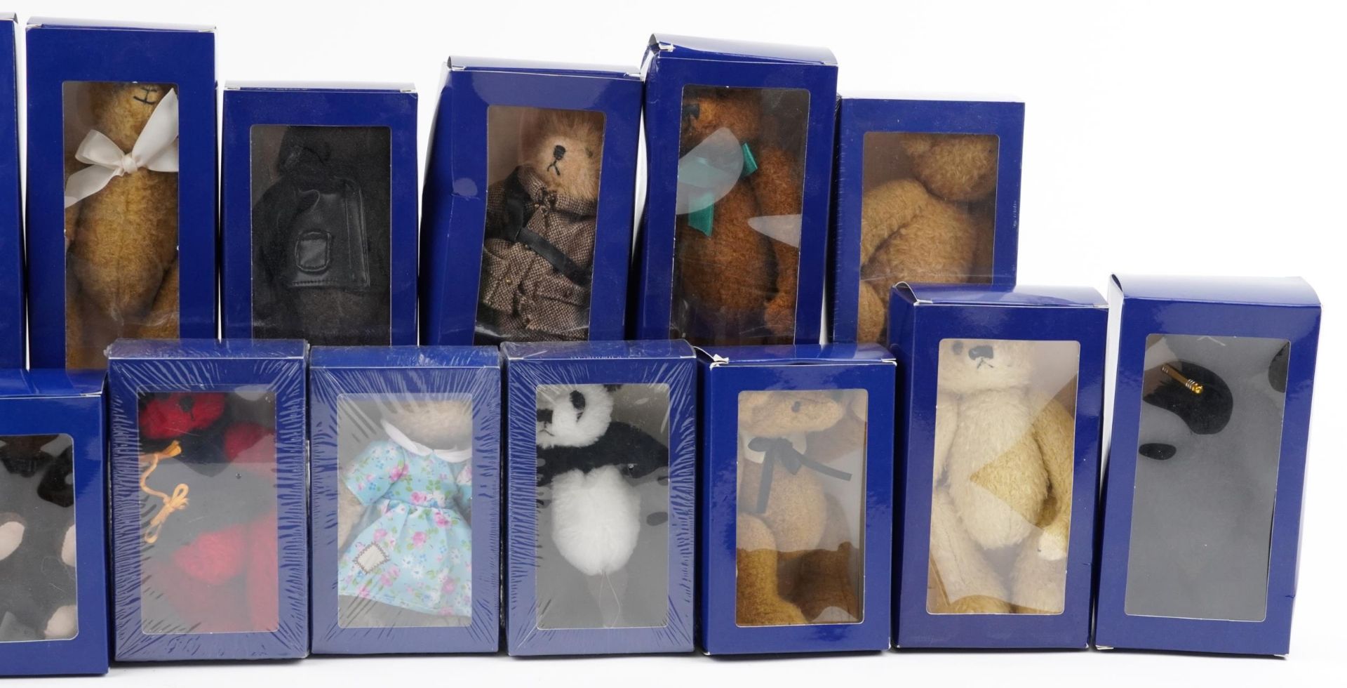 Nineteen Atlas Edition teddy bears from the Heritage Collection, with boxes, four with cellophane - Image 3 of 6