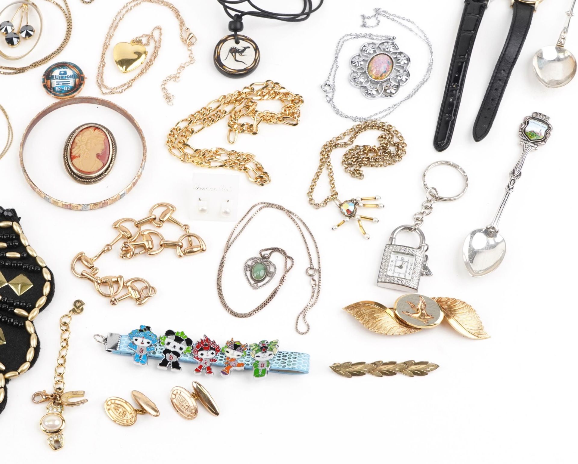 Vintage and later costume jewellery, wristwatches and objects, some silver, including amber coloured - Bild 5 aus 5