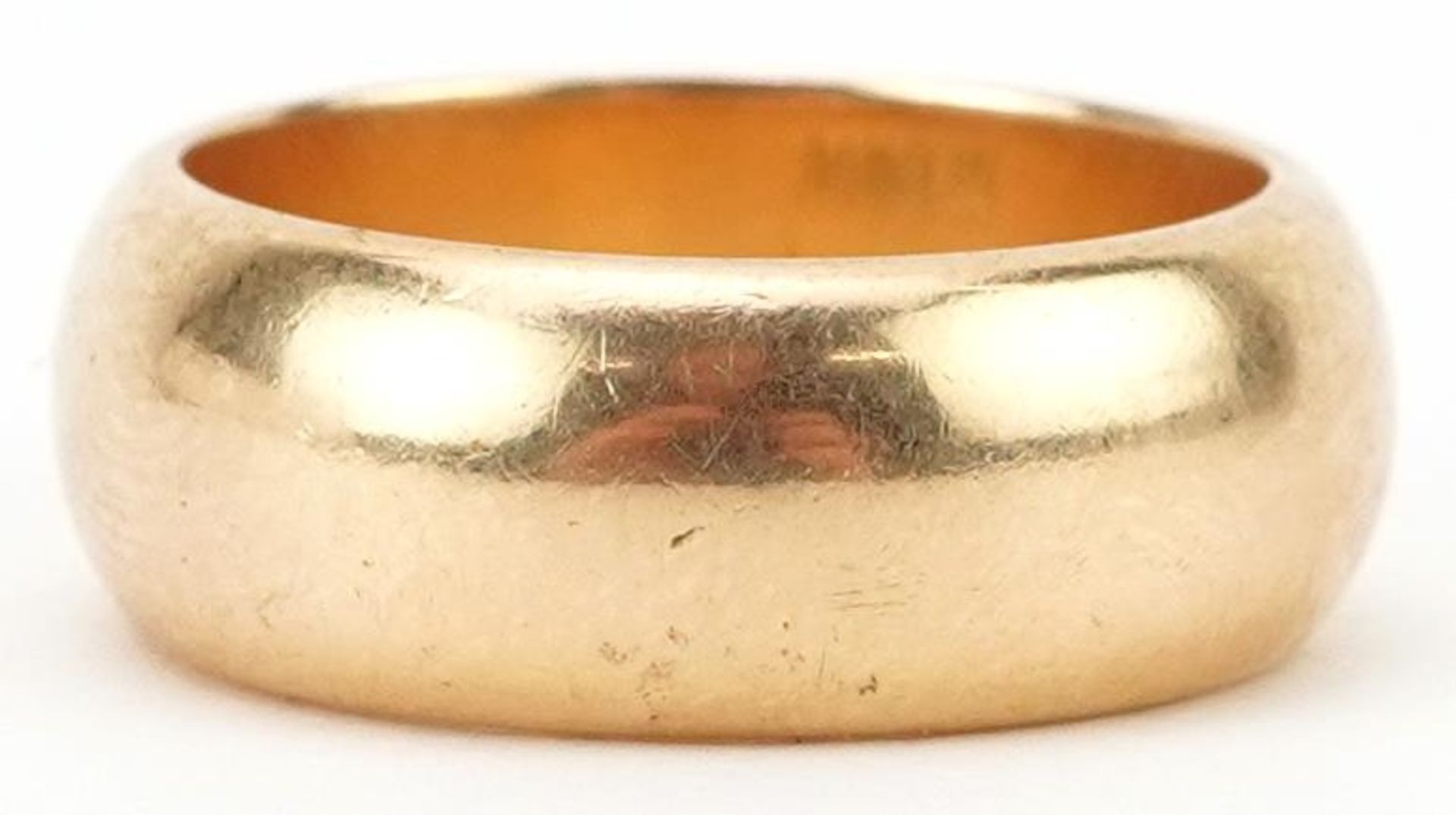 Elizabeth II 18ct gold wedding band, size J, 9.1g - Bild 2 aus 4