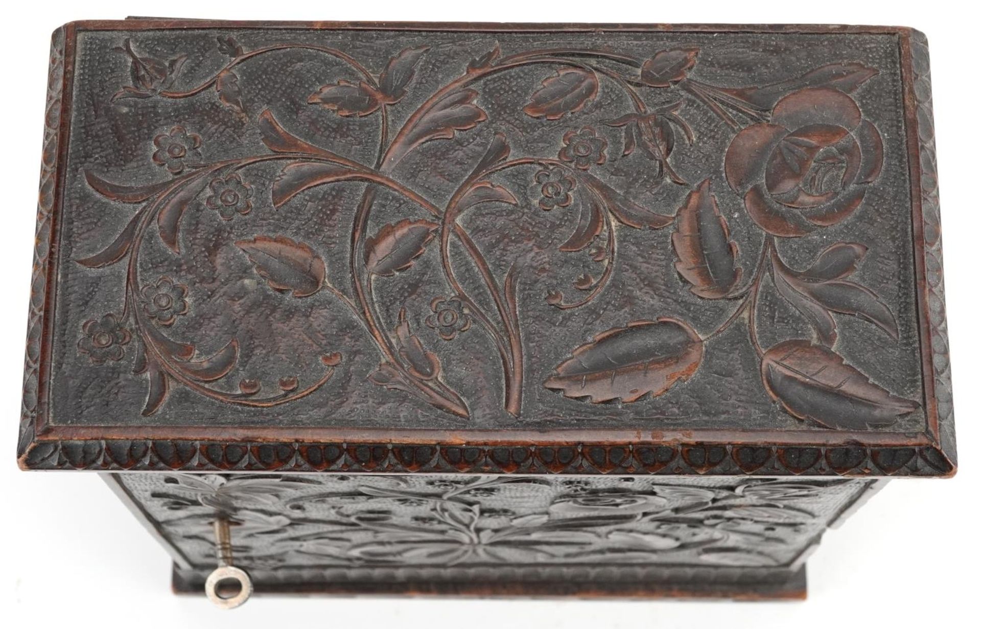 19th century oak table top collector's chest finely and profusely carved with foliage having - Bild 4 aus 5