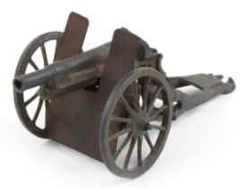 Vintage Britains diecast Howitzer gun, 13cm in length