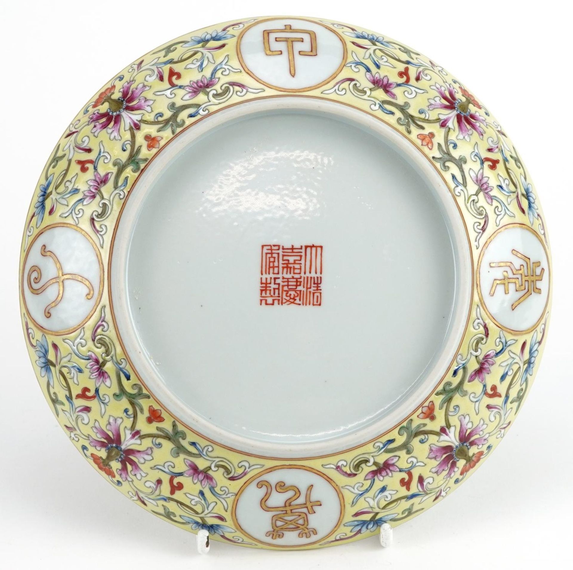Chinese porcelain shallow dish hand painted in the famille rose palette with flowers, six figure - Bild 3 aus 4