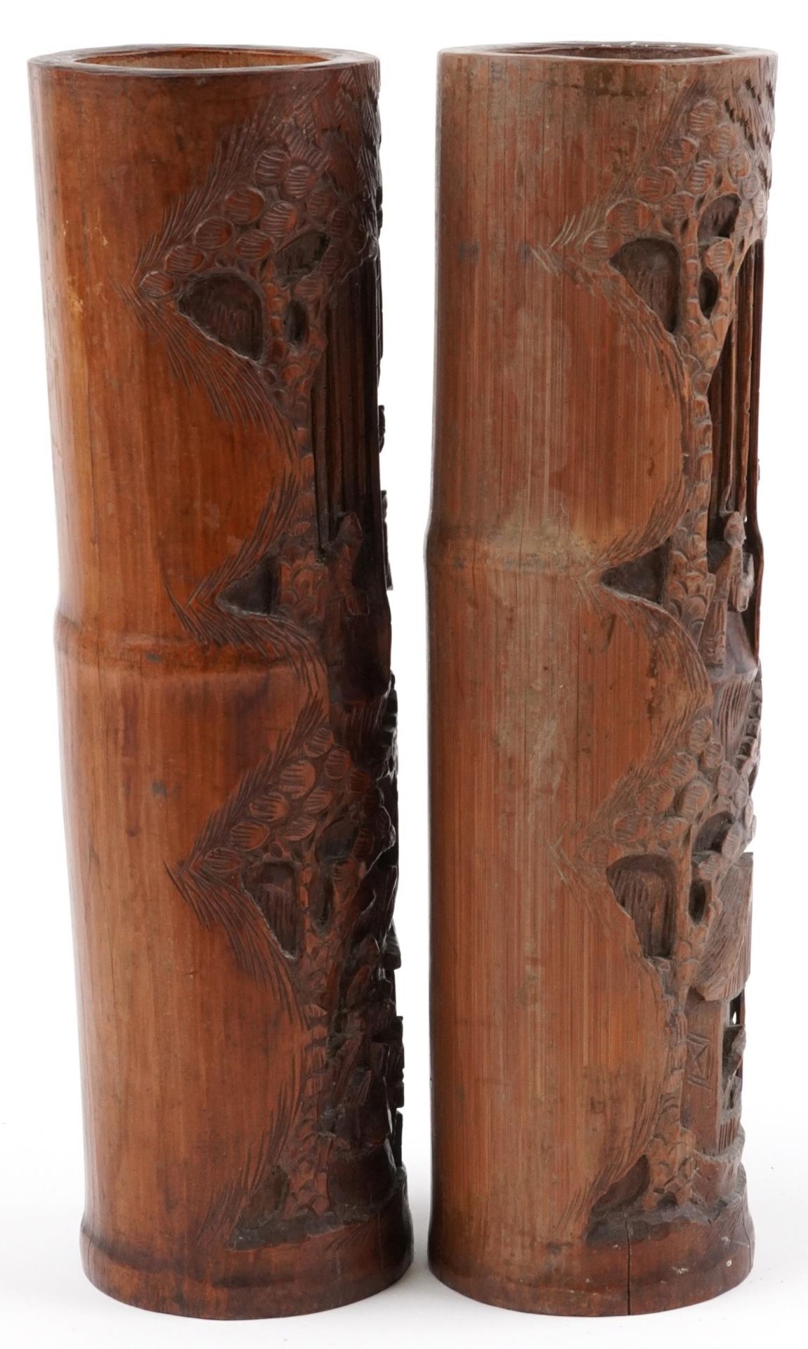 Pair of Chinese cylindrical bamboo vases carved with figures amongst trees and pavilions, each - Bild 4 aus 7