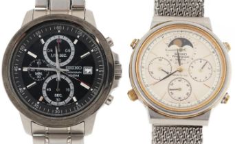 Seiko, two gentlemen's chronograph quartz wristwatches including Sports 100, the largest 43mm in