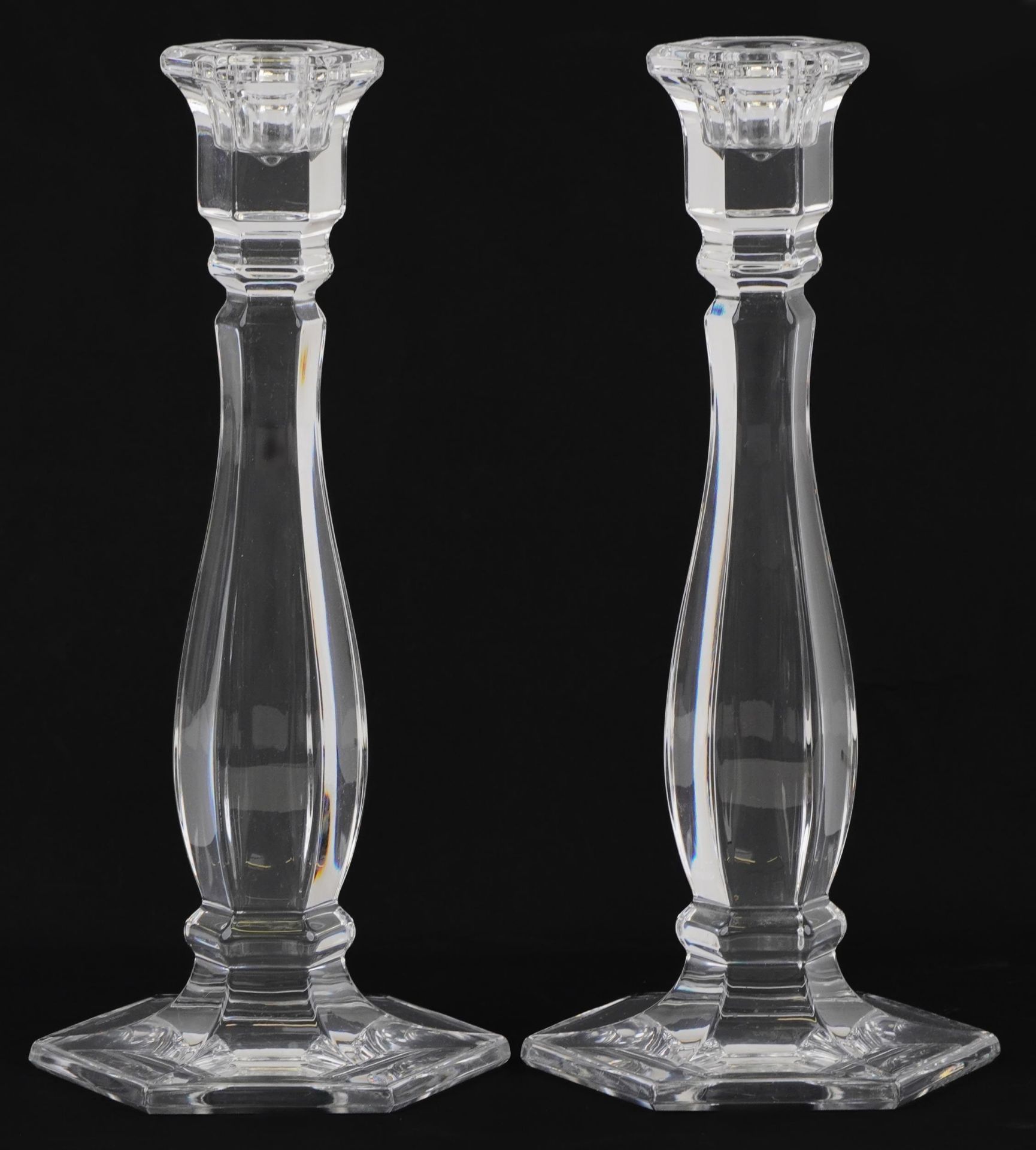 Pair of Tiffany & Co hexagonal glass candlesticks, each 24cm high - Bild 2 aus 4