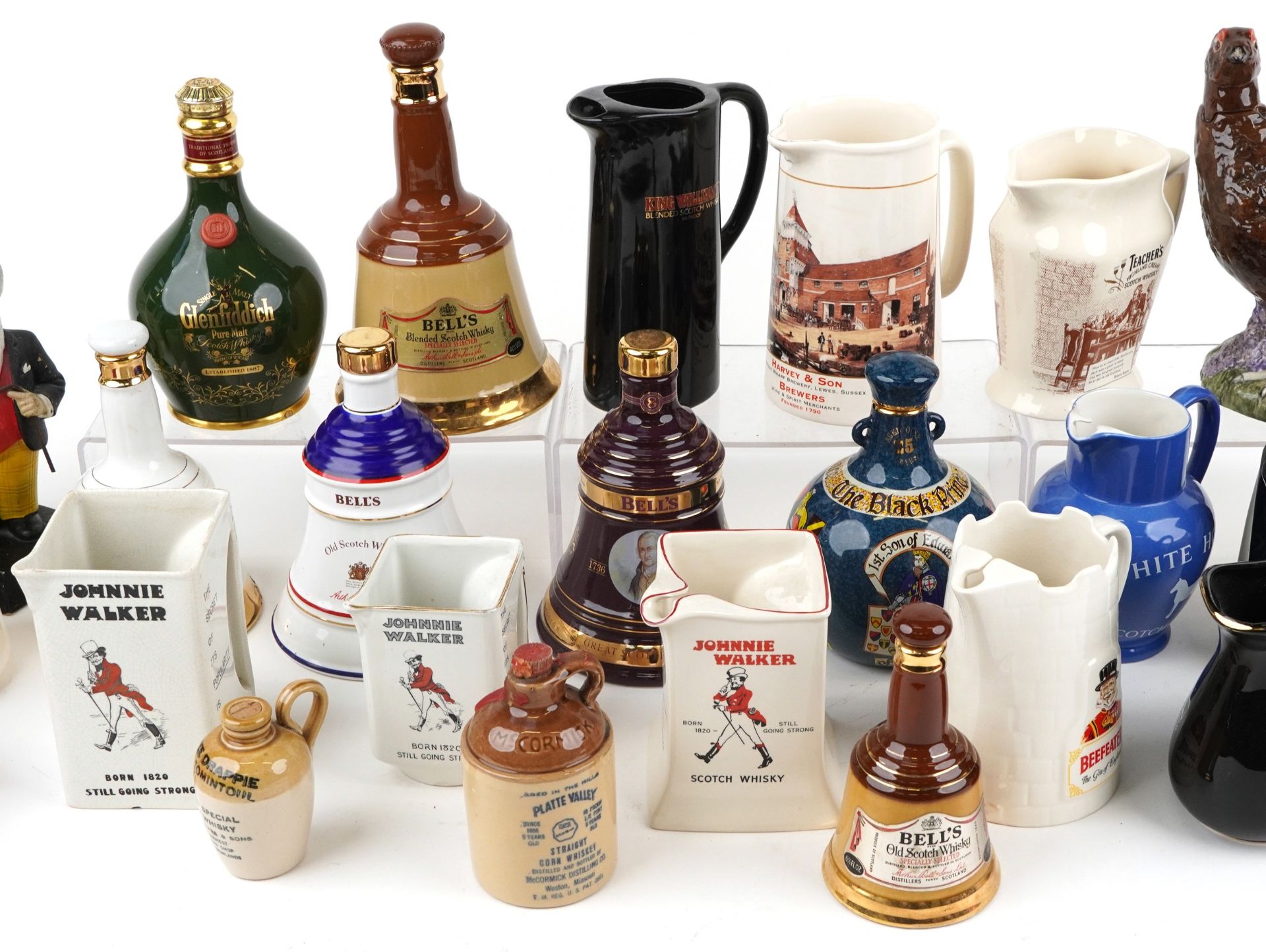 Collection of breweriana interest advertising pub jugs and flagons and an advertising figure - Bild 3 aus 4