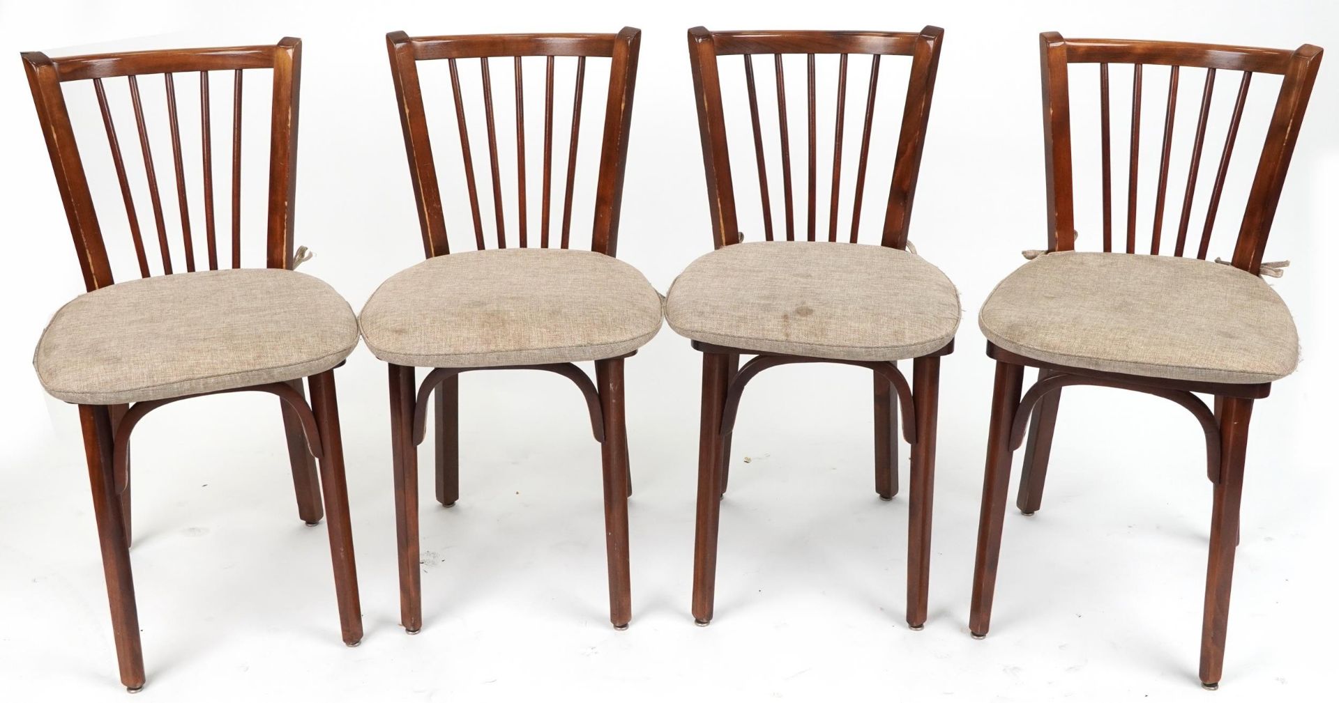 Contemporary rectangular bistro or dining table with four mahogany chairs with cushioned seats, - Bild 5 aus 7