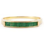 14ct gold emerald seven stone ring, size N/O, 1.5g