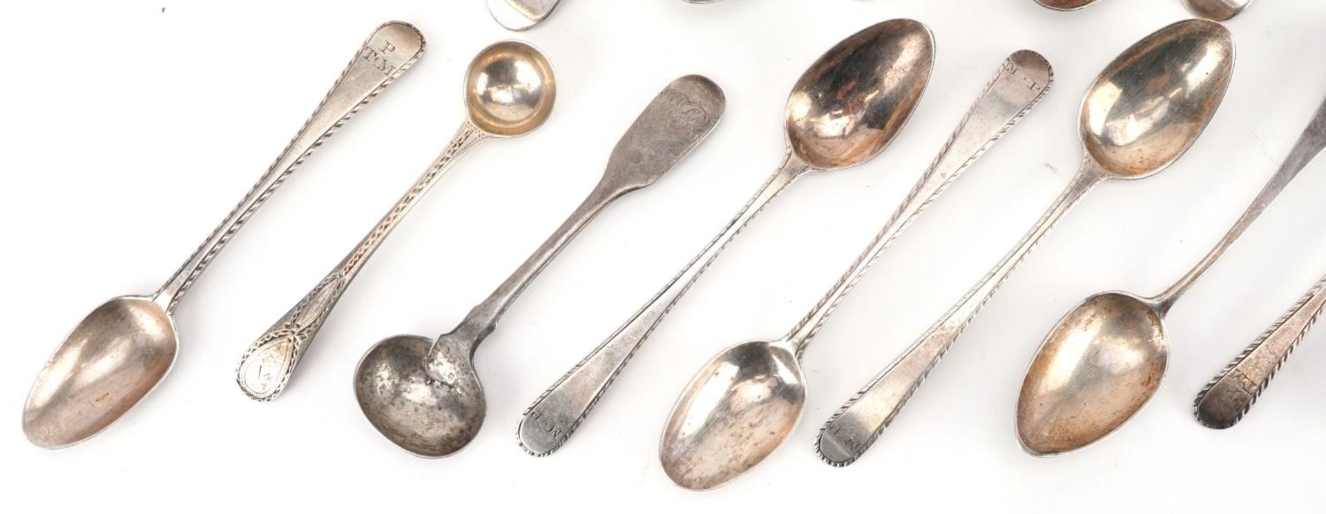 Georgian and later silver spoons and a silver fork, the largest 15cm in length, total 315.0g - Bild 4 aus 8