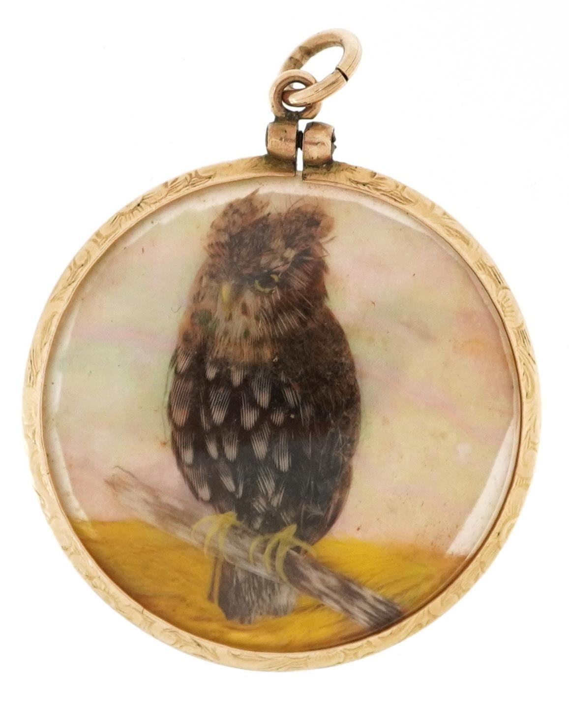 Unmarked gold mother of pearl collage locket decorated in feathers with two birds, 3.2cm in - Image 2 of 2
