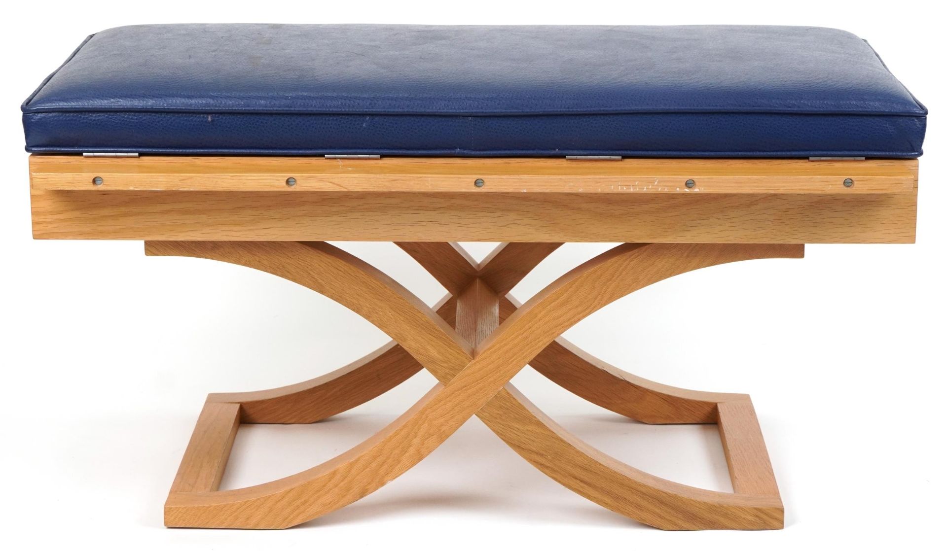 Contemporary light oak butler's luggage stand with blue leather upholstered cushioned seat, 55cm D x - Image 5 of 5