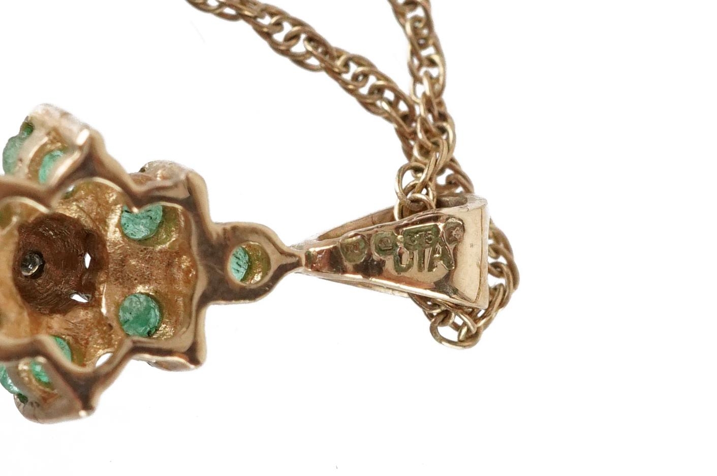 9ct gold diamond and emerald cluster pendant on a 9ct gold necklace, 1.6cm high and 40cm in - Image 4 of 5