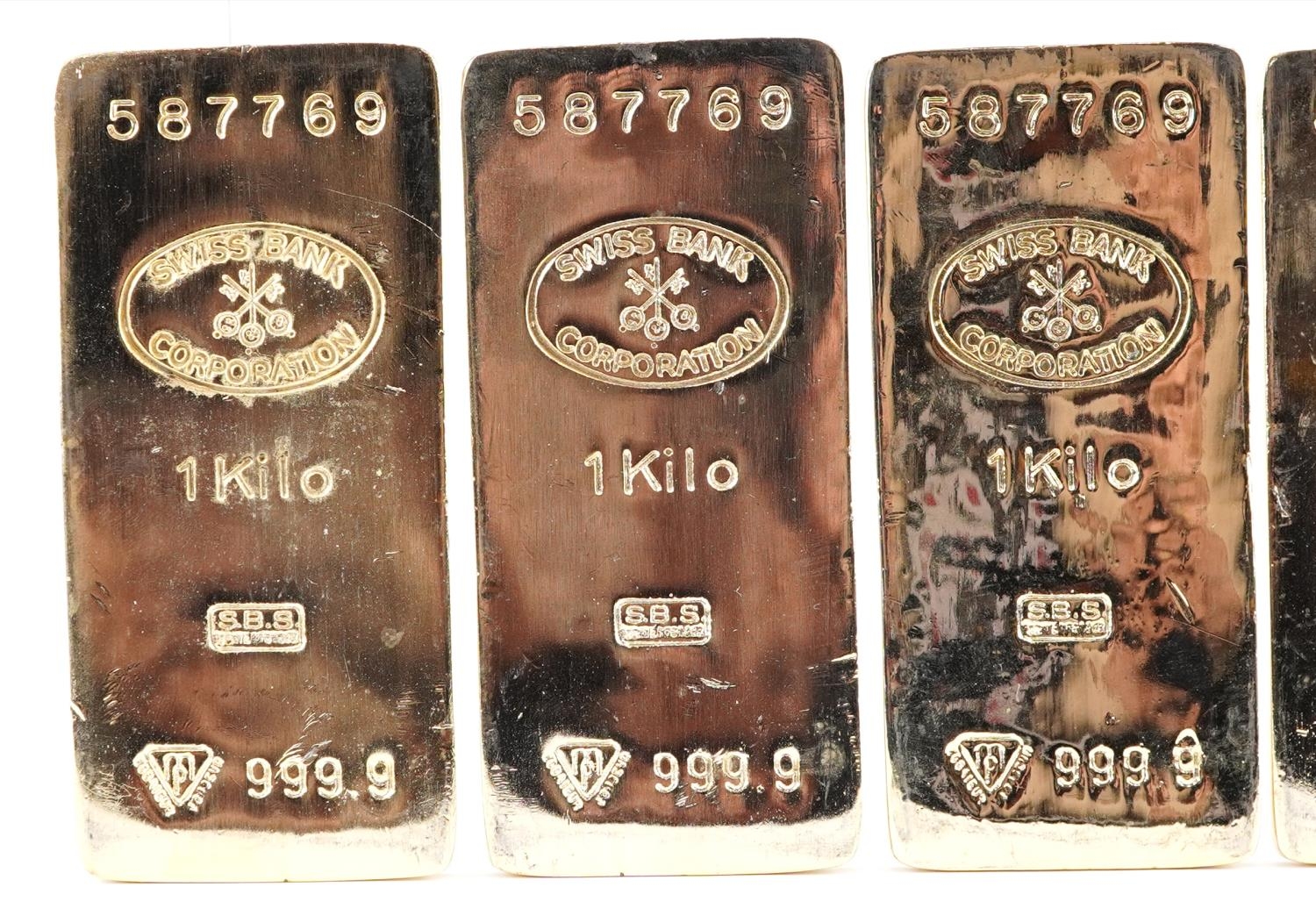 Six novelty gilt metal paperweights in the form of one kilo gold bars impressed Nothing Else Feels - Image 2 of 4