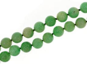 Chinese green jade bead necklace, 86cm in length, 166.2g