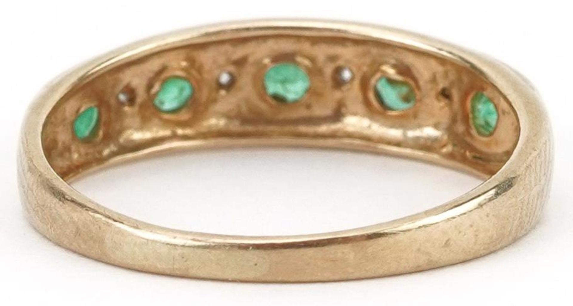 9ct gold diamond and emerald half eternity ring, indistinct marks to the band, size M/N, 2.1g - Bild 2 aus 4