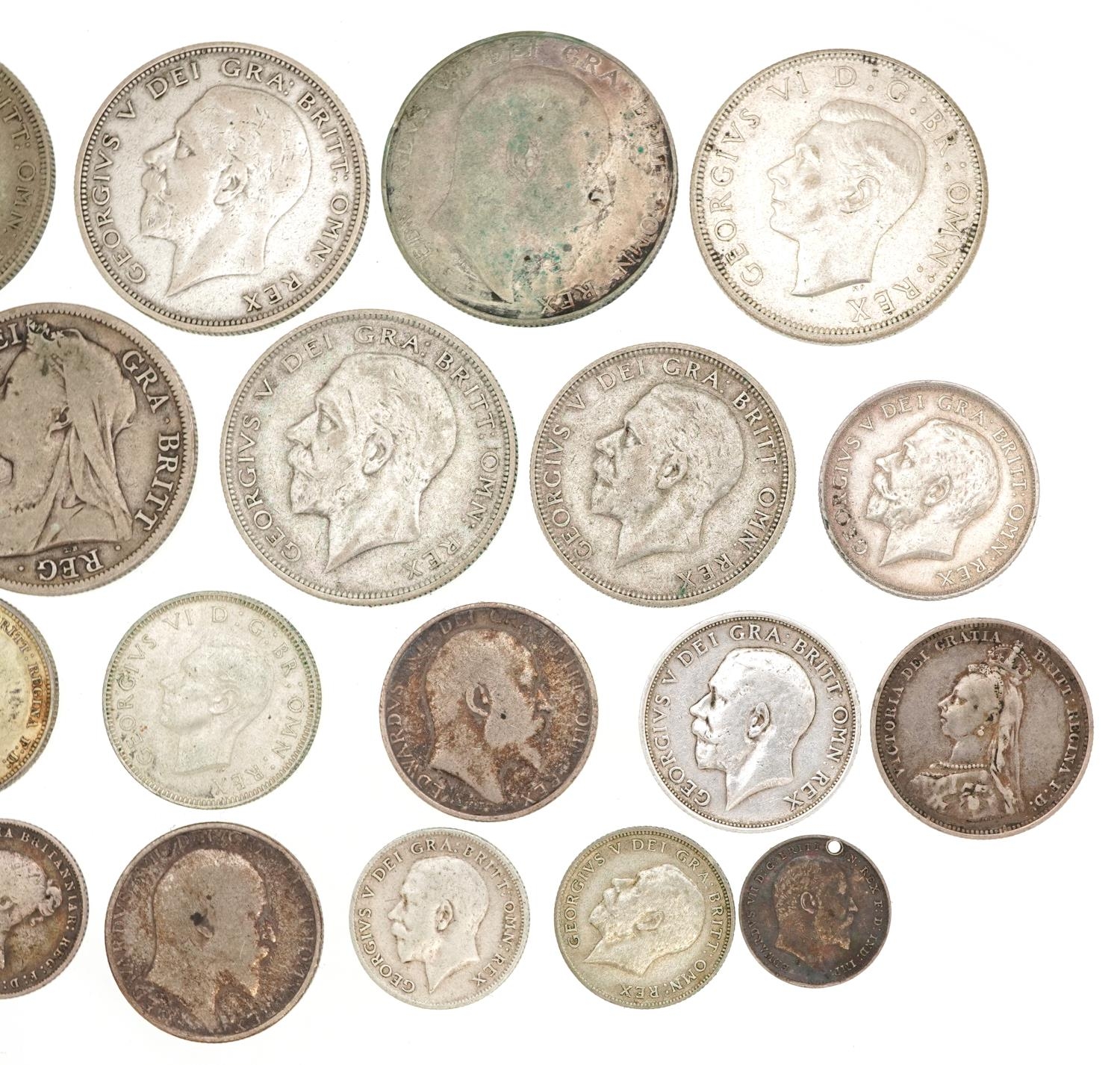 Victorian and later British coinage including 1898 half crown, 1866 sixpence and shillings, 140g - Image 6 of 6