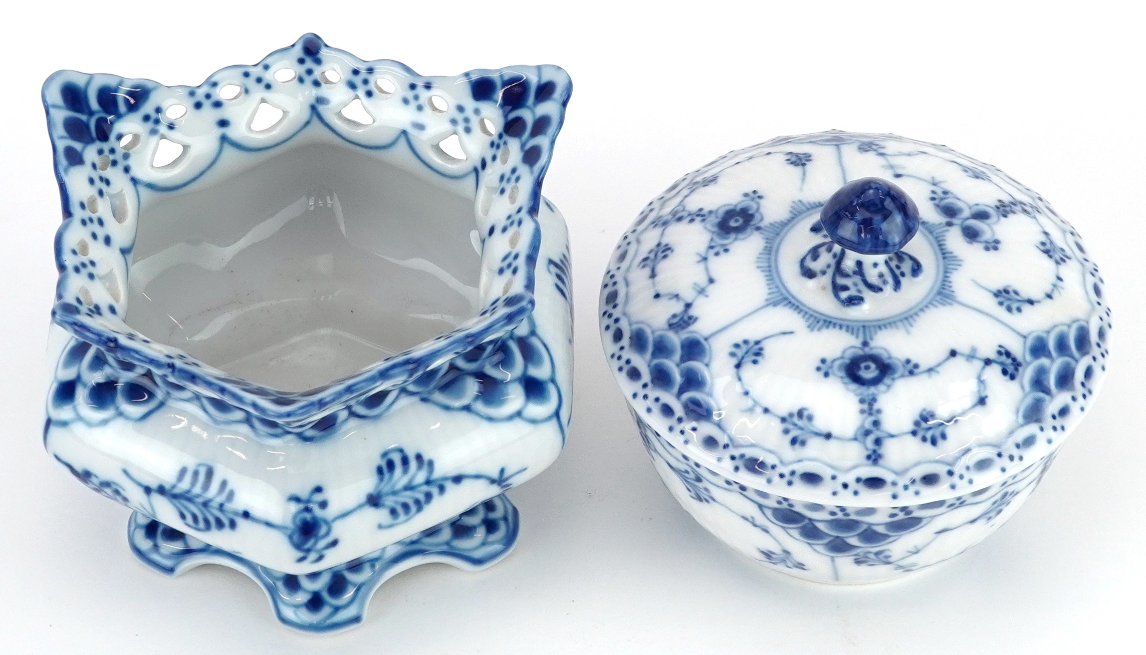 Royal Copenhagen, Danish blue and white Musselmalet porcelain including a pot and cover numbered 459 - Image 2 of 4