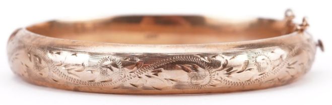 9ct gold floral engraved hinged bangle, 6.5cm wide, 13.4g