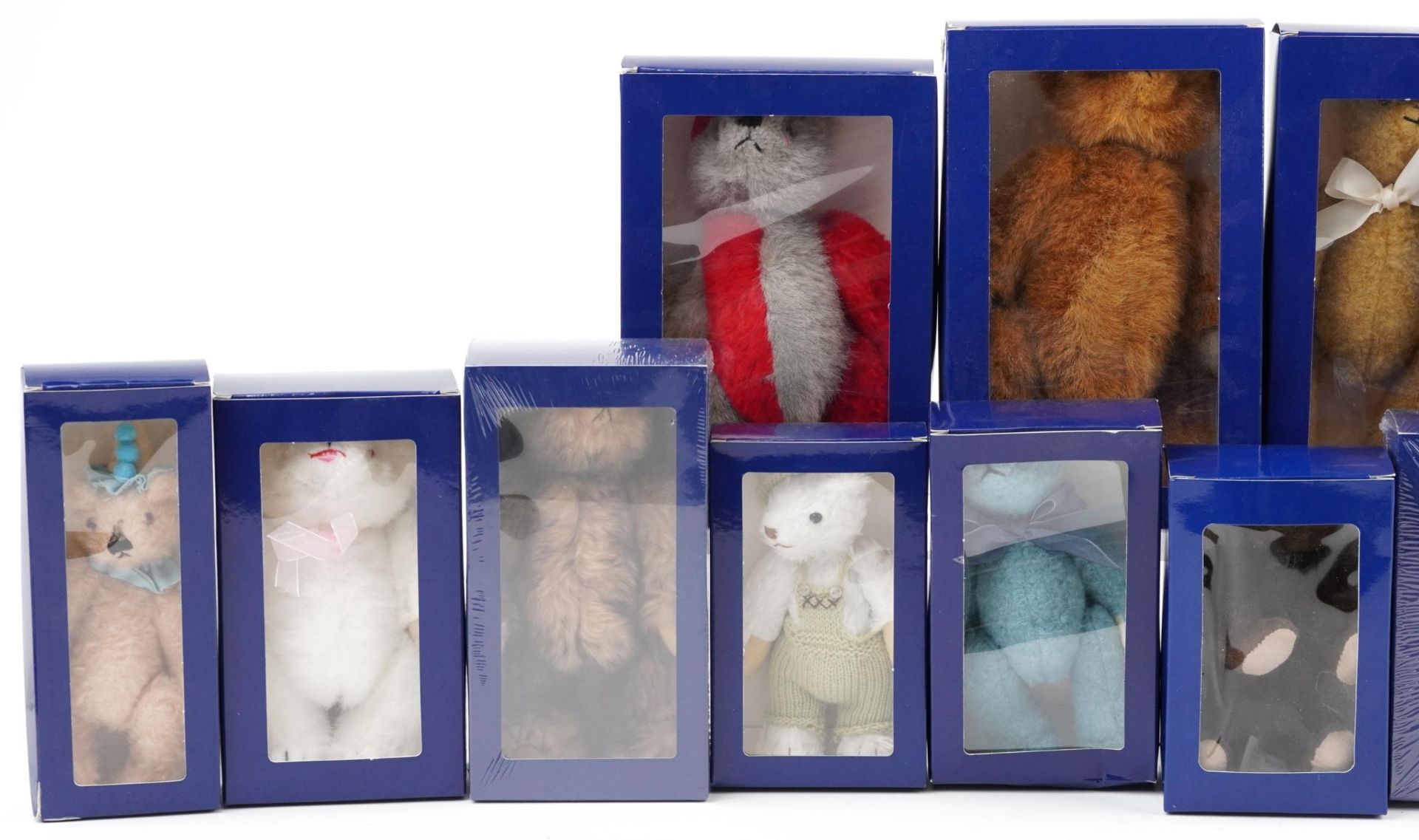 Nineteen Atlas Edition teddy bears from the Heritage Collection, with boxes, four with cellophane - Image 2 of 6