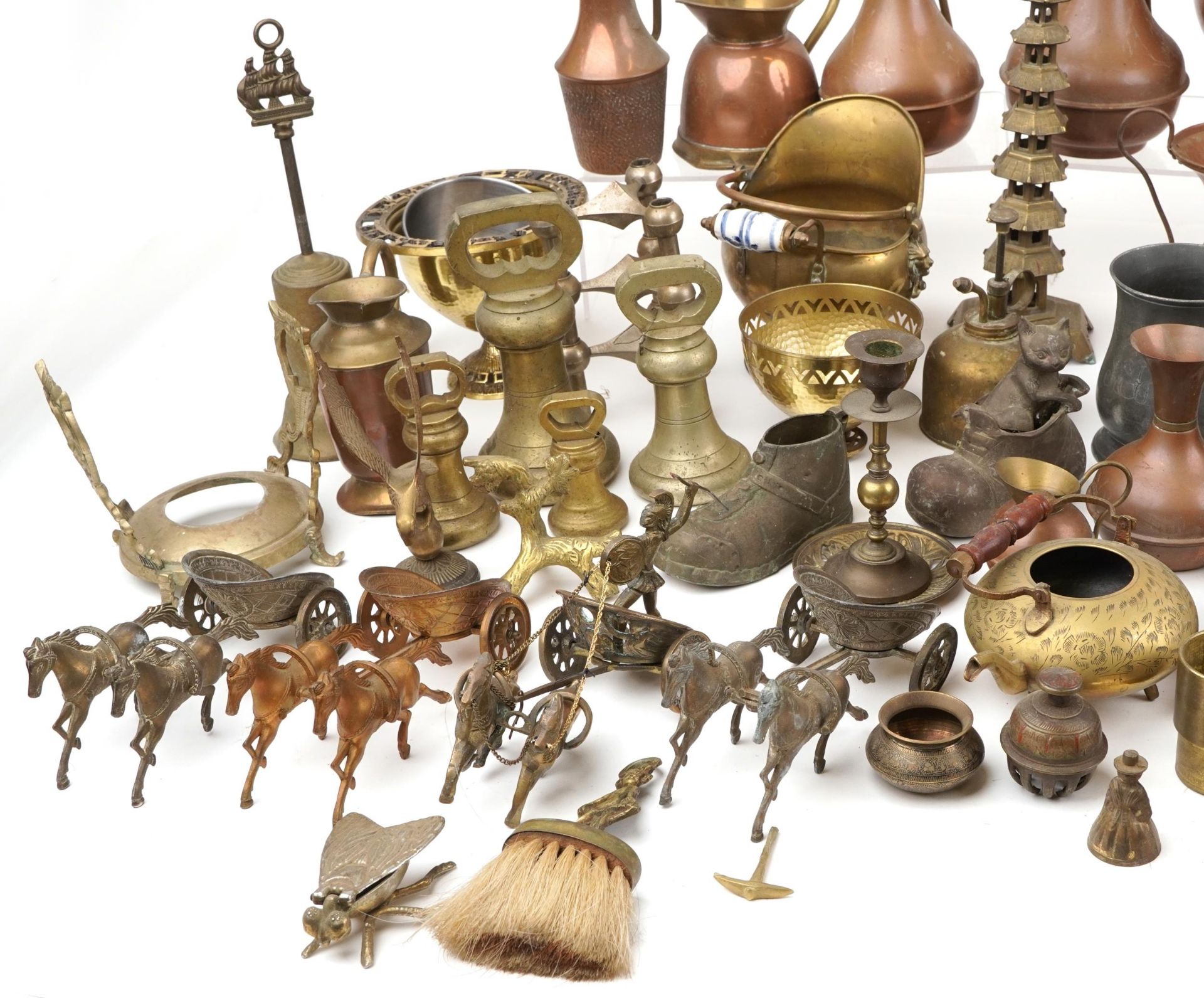 Copper, brass and metalware including a Chinese pagoda, horse drawn Gypsy wagon, teapots and various - Bild 4 aus 6