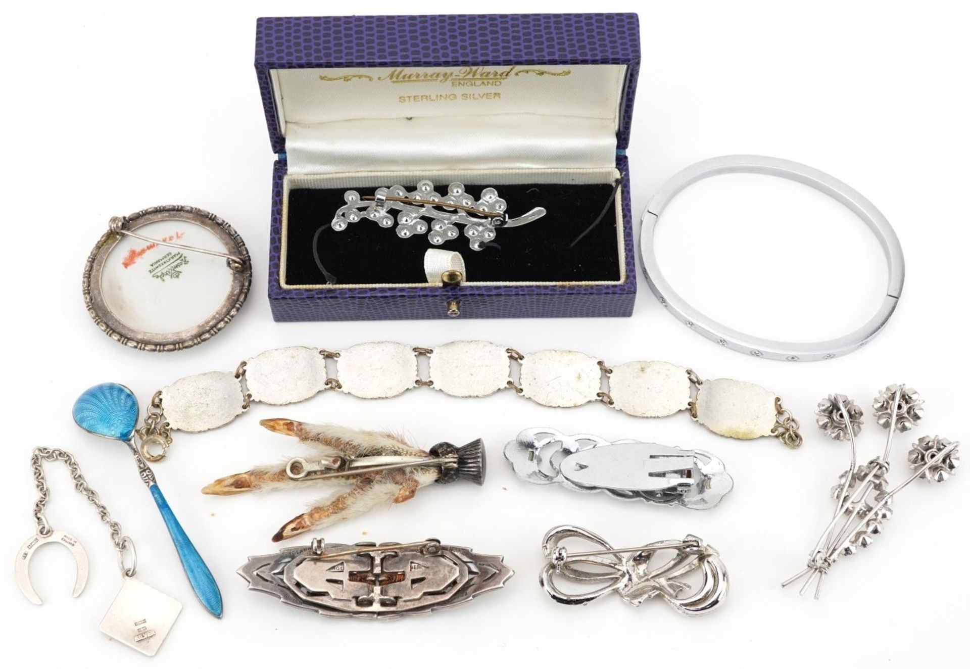 Antique and later jewellery and a silver and guilloche enamel mustard spoon, including a silver - Bild 4 aus 5