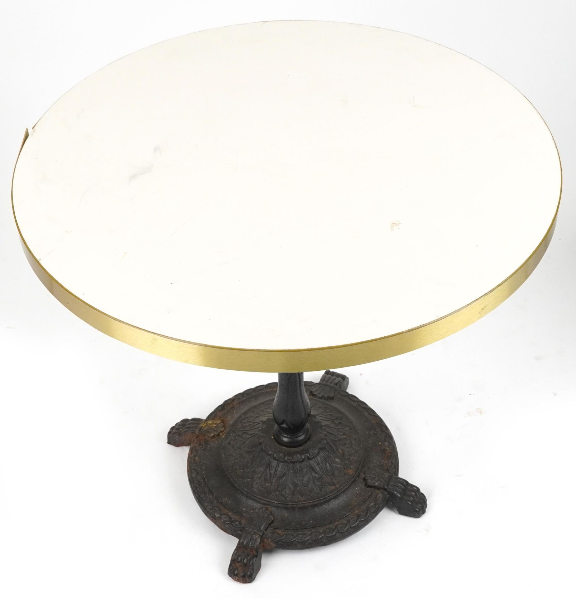 Contemporary circular bistro table with cast iron base and two mahogany chairs with cushions, the - Bild 3 aus 7