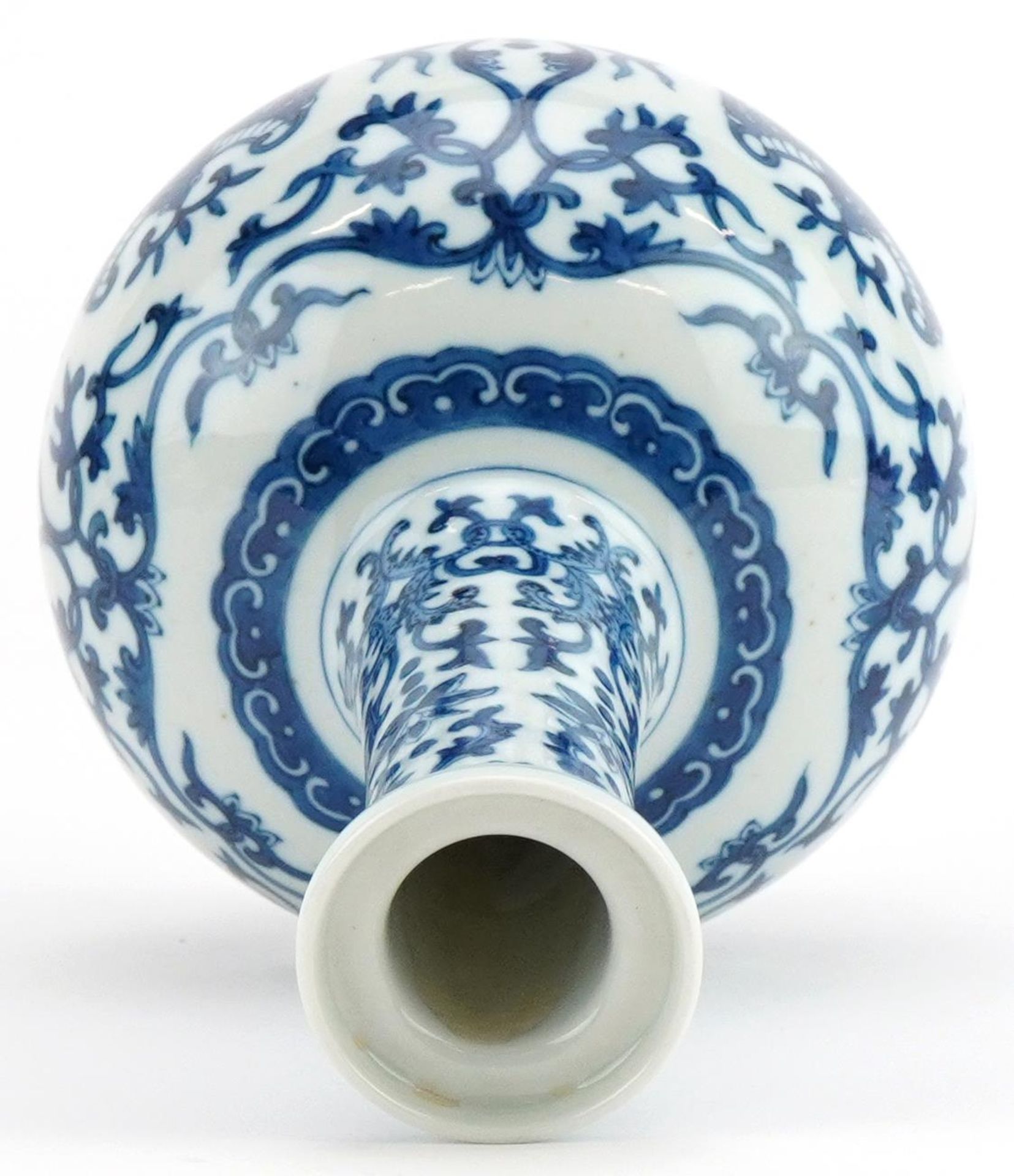 Chinese blue and white porcelain vase hand painted with stylised bats amongst scrolling foliage, six - Bild 5 aus 7