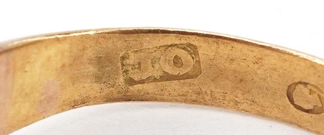 Victorian 18ct gold diamond three stone ring with engraved scrolled shoulders, indistinct - Image 4 of 5