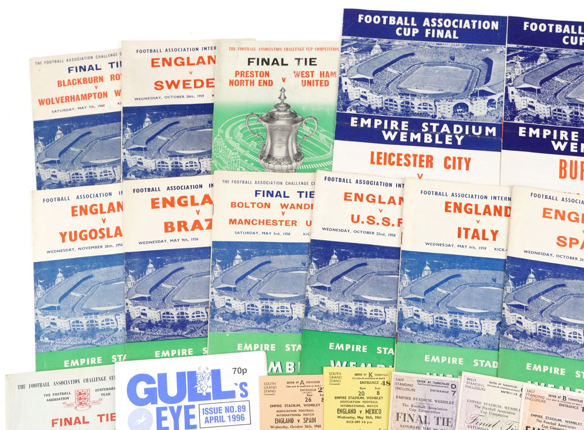 1950s and later sporting interest football programmes and tickets including England v Brazil 1963, - Bild 2 aus 6