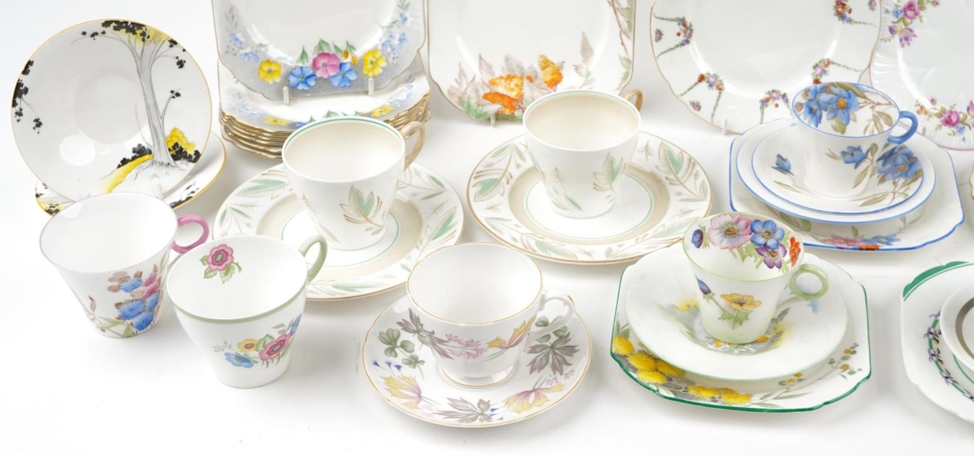 Art Deco and later Shelley teaware including Mode Saucers and Tall Trees pattern saucers, the - Bild 4 aus 5