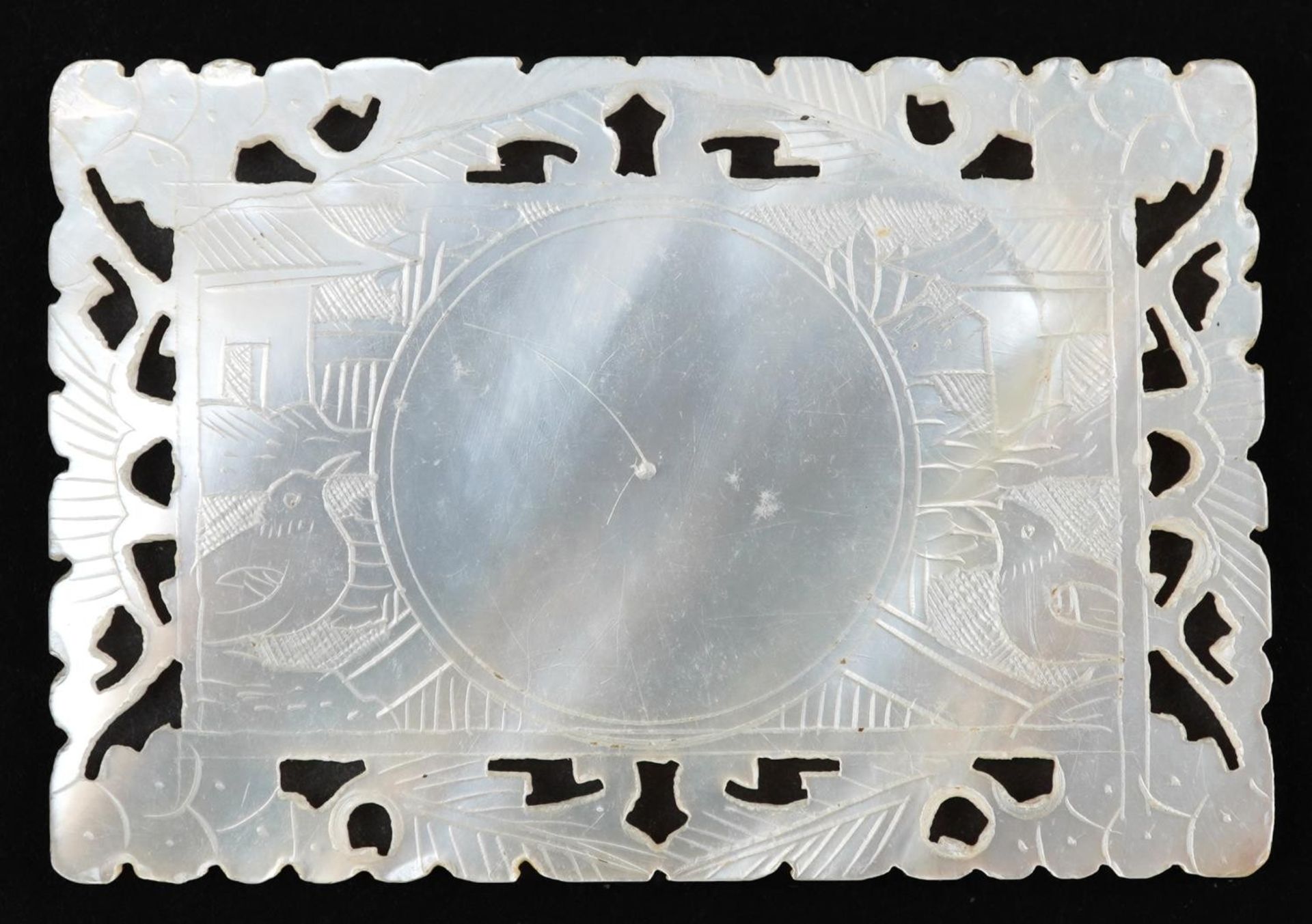 Good collection of Chinese Canton mother of pearl gaming counters carved with figures and flowers, - Bild 26 aus 30
