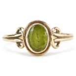 9ct gold green stone ring, possibly peridot, size N, 2.0g