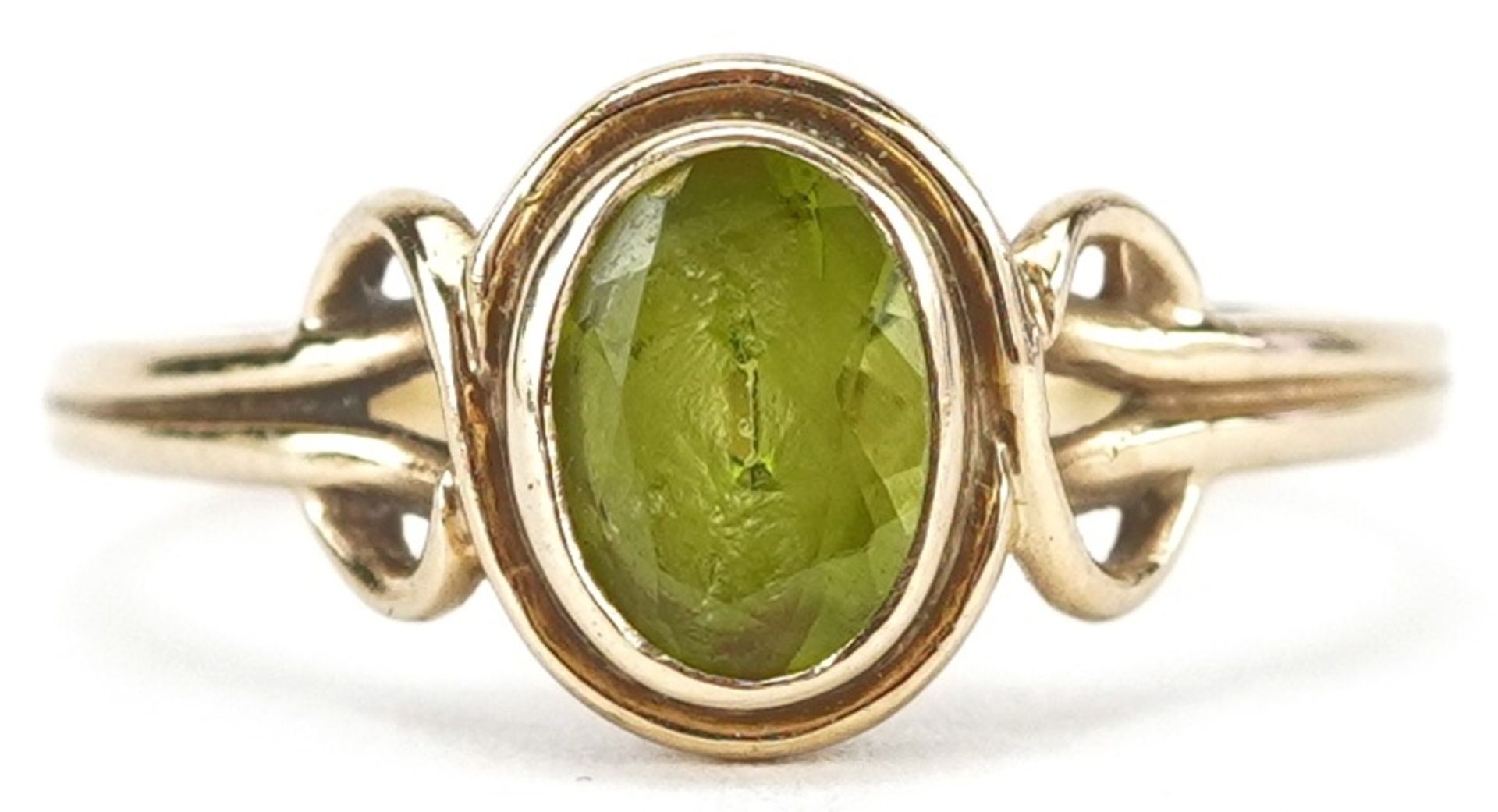 9ct gold green stone ring, possibly peridot, size N, 2.0g