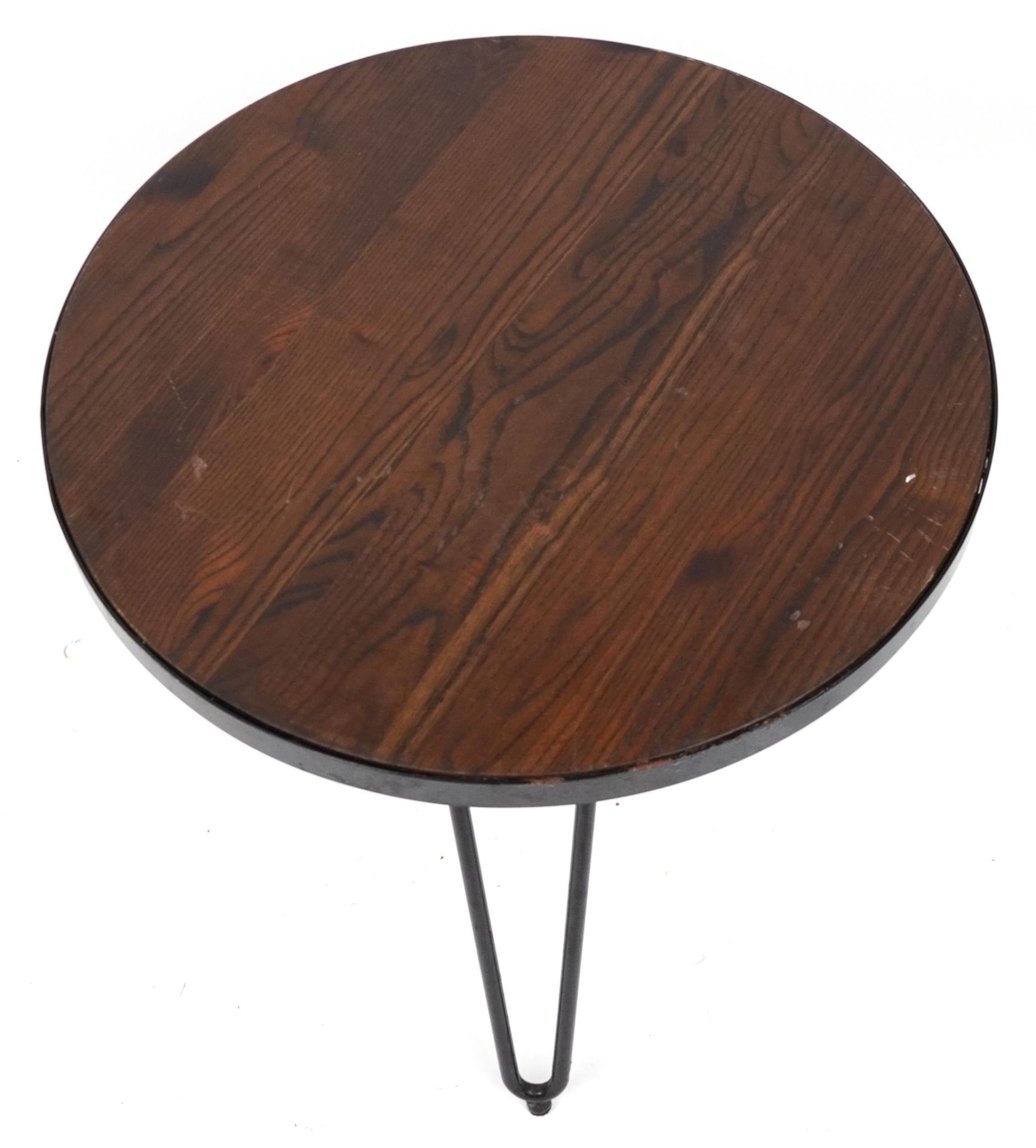 Industrial circular hardwood and wrought iron occasional table with hairpin legs, 53.5cm high x 61cm - Bild 2 aus 3