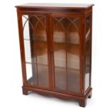 Mahogany two door display cabinet enclosing two glass shelves, 123.5cm H x 91cm W x 33cm D