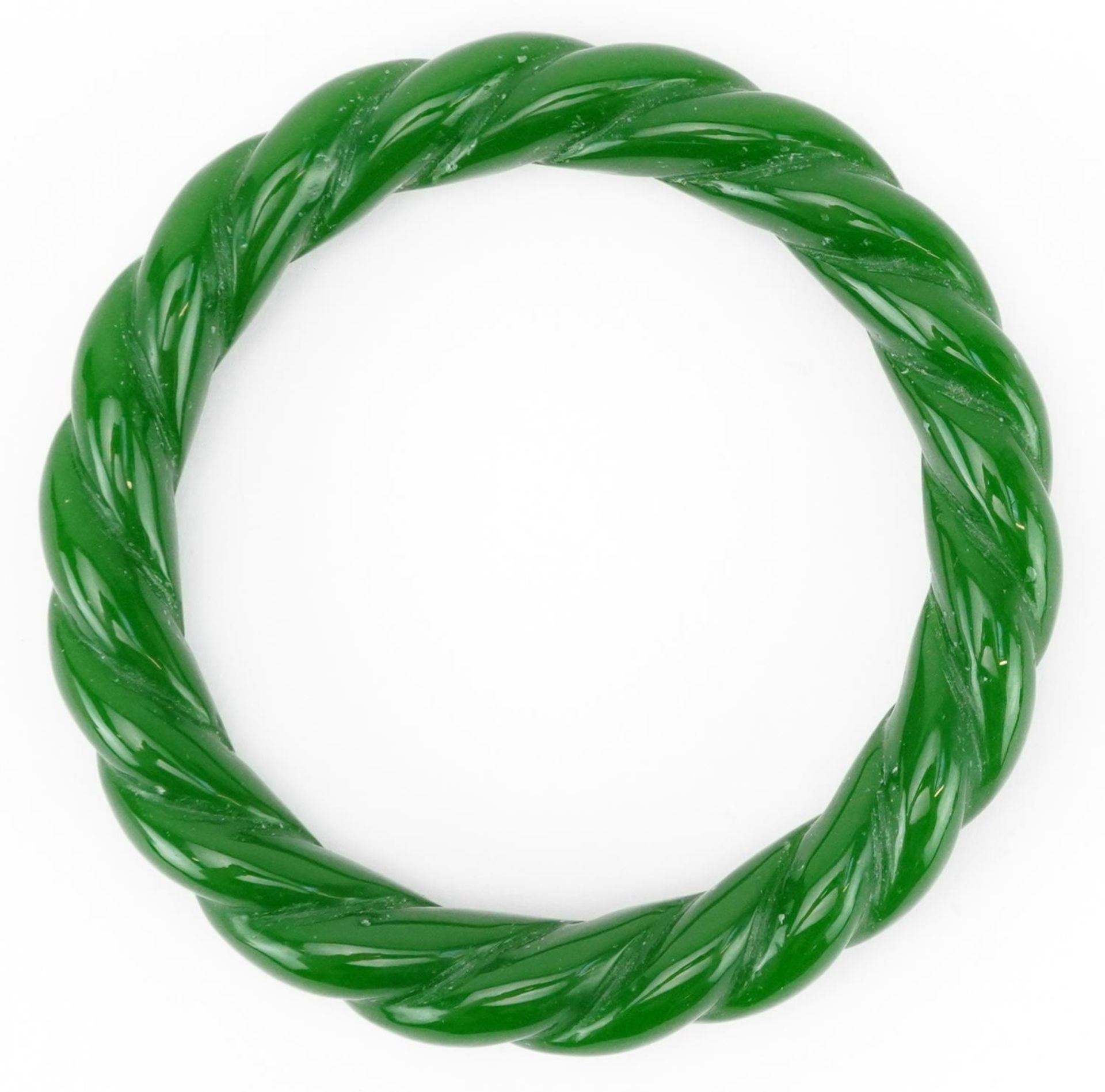 Chinese green jade rope twist bangle, 8cm in diameter, 47.0g - Image 3 of 3