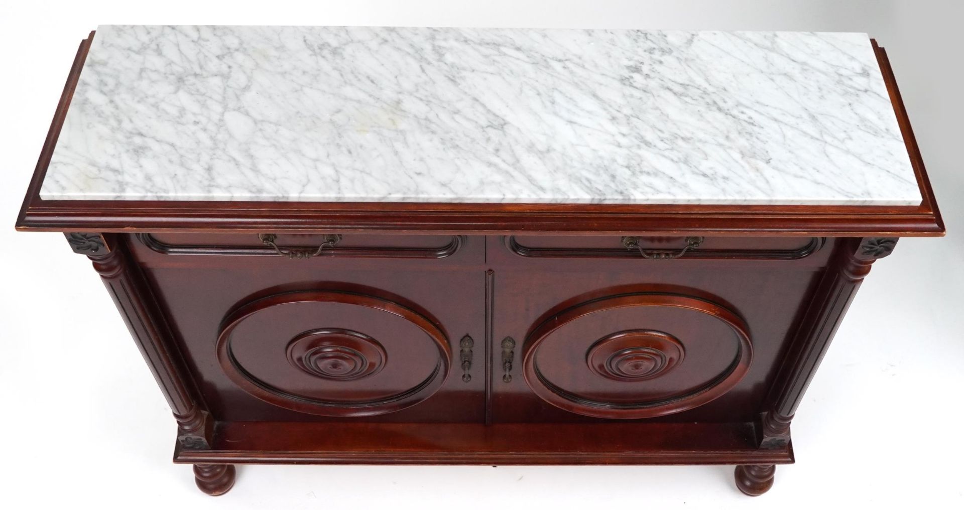 Mahogany side cabinet with inset marble top and reeded columns fitted with two drawers above a - Image 3 of 4