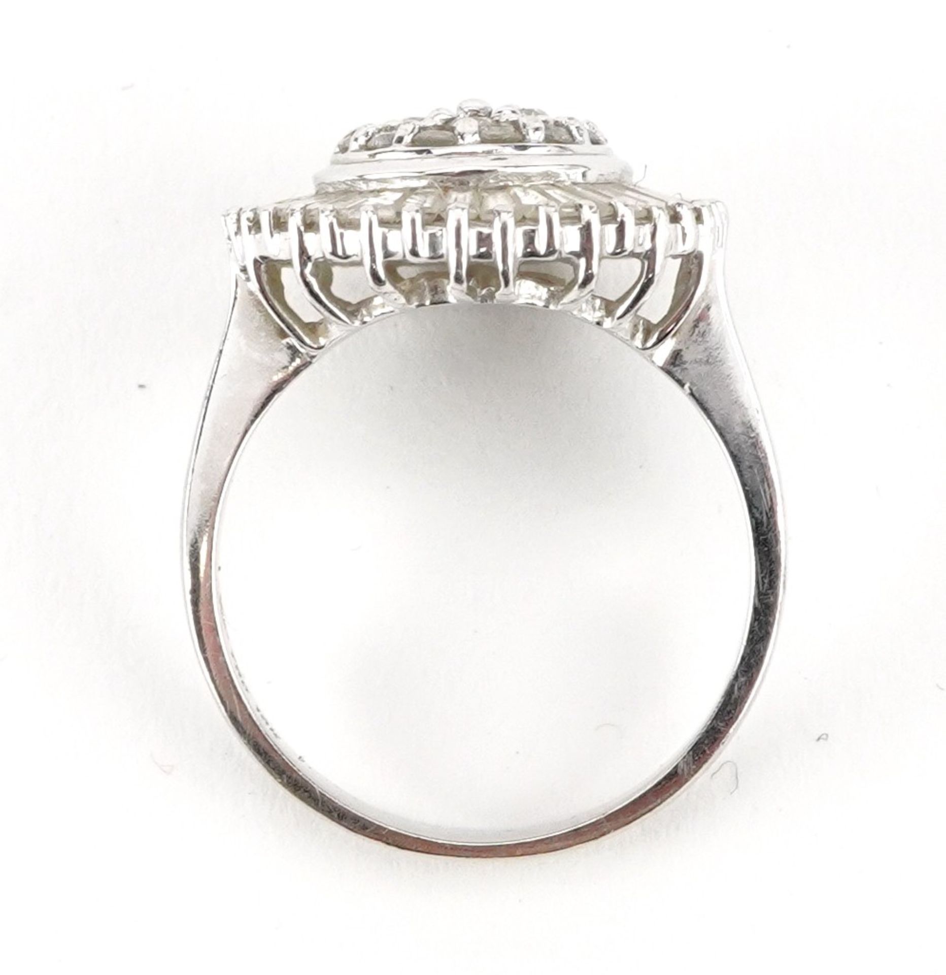 18ct white gold diamond jewellery suite set with round brilliant cut diamonds and baguette cut - Bild 4 aus 13