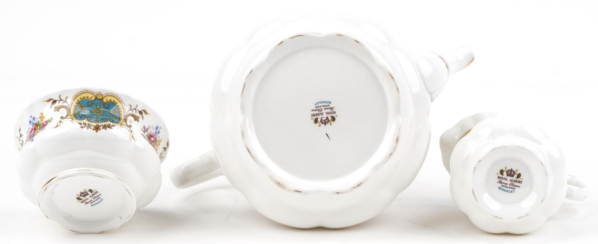 Royal Albert Berkeley teapot, milk jug and sugar bowl, the teapot 25cm in length - Bild 3 aus 4