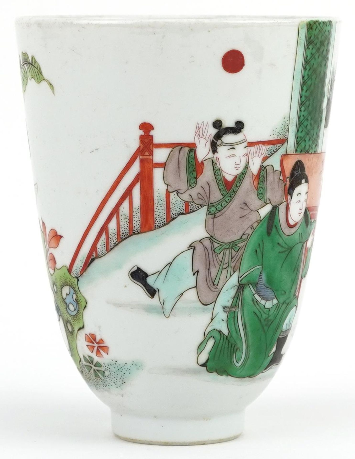 Chinese porcelain cup hand painted in the famille verte palette with an empress and attendants in - Image 4 of 6