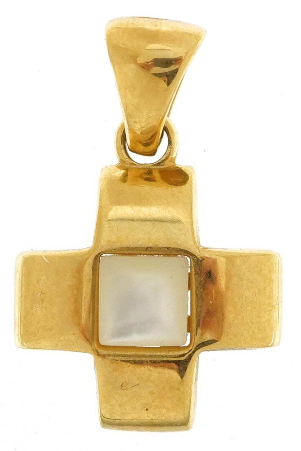 18ct gold mother of pearl cross pendant, 2.5cm high, 3.0g